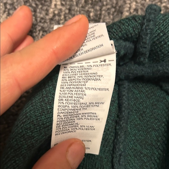 The North Face Dark Green Knit Beanie & Carhartt brown beanie. Top winter brands - Picture 10 of 16